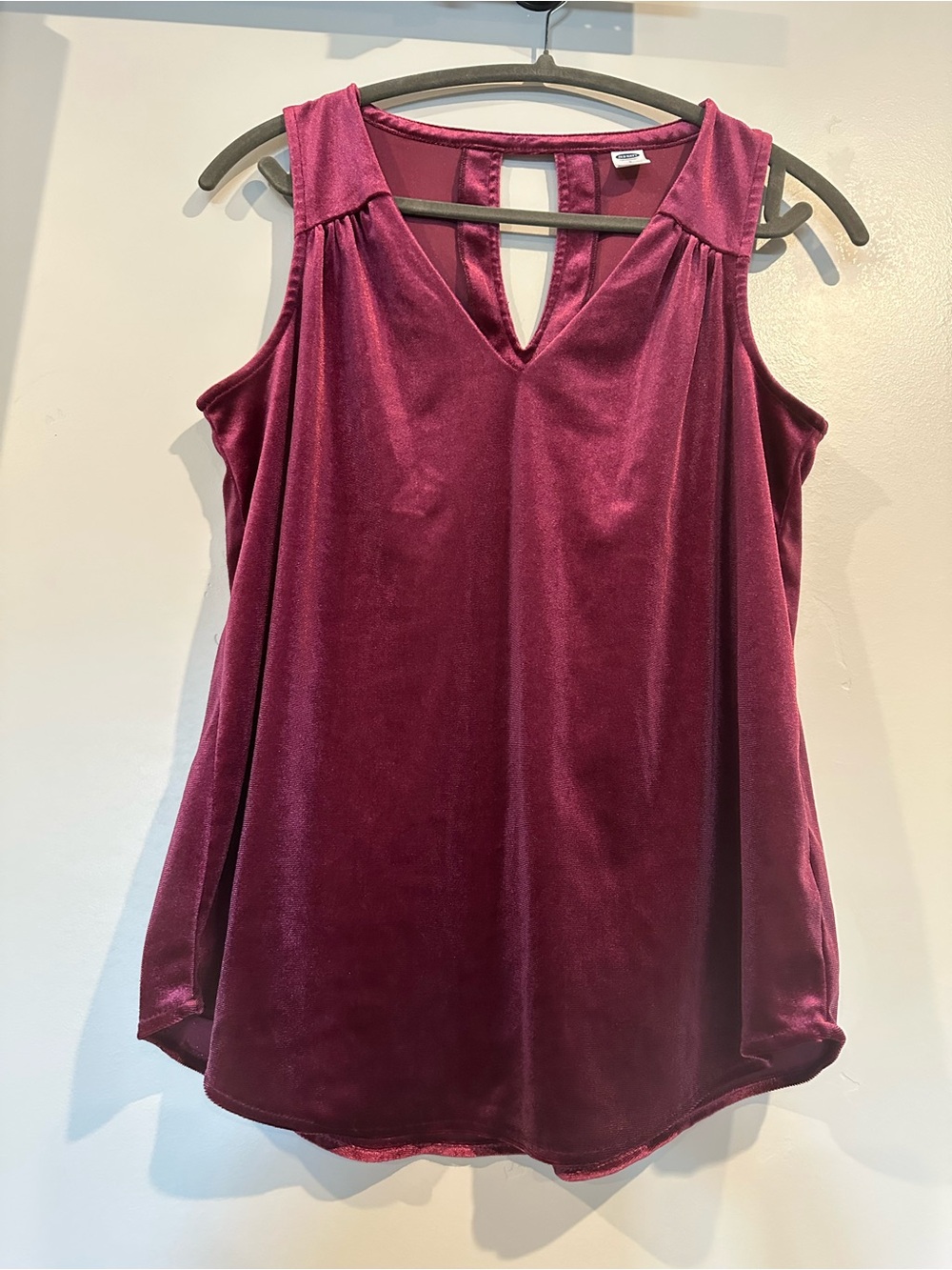 Old Navy Sleeveless Velvet V-Neck Tunic in Burgundy